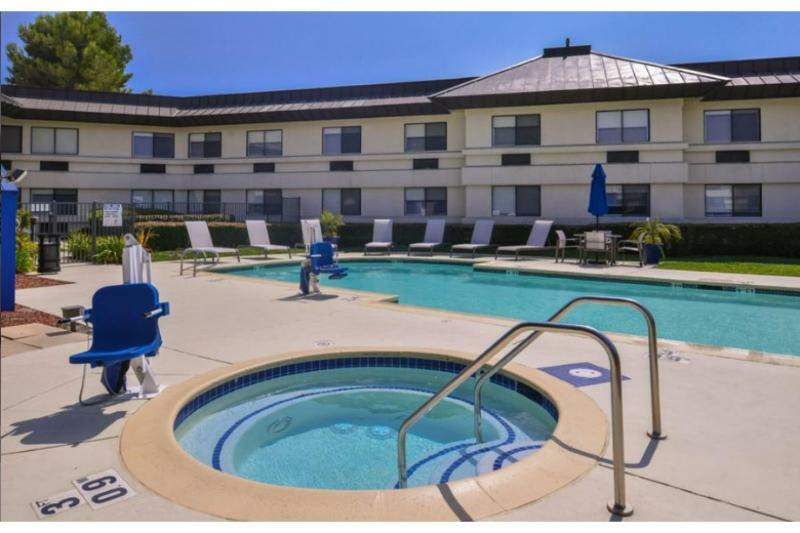 Holiday Inn Express Walnut Creek By Ihg Exterior foto